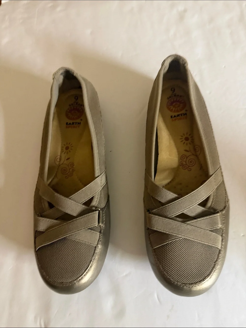 Earth Spirit Women's taupe leather and fabric trim Cross- Cross flats